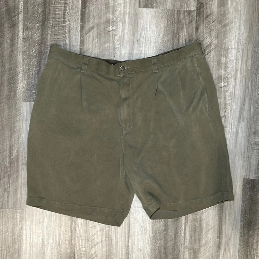 Tommy Bahama Silk Pleated Shorts - 40